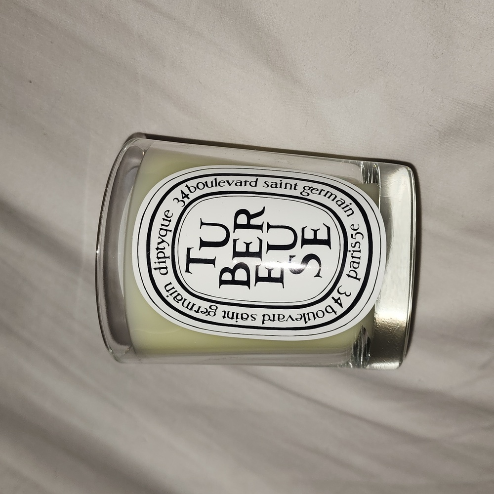 Diptyque TUBEREUSE candle.